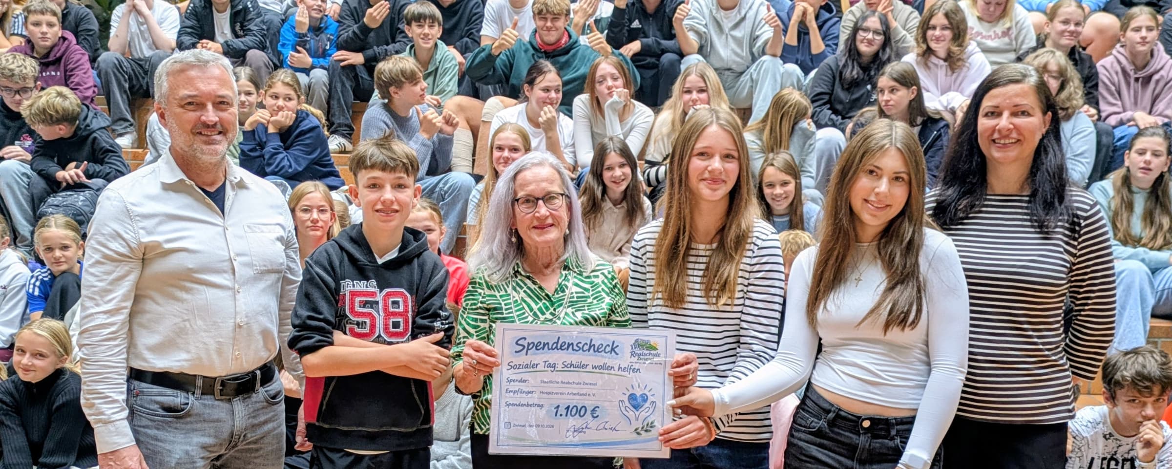Schüler spenden 1.100 Euro an den Hospizverein Arberland